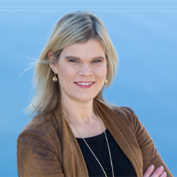 amy lamb headshot